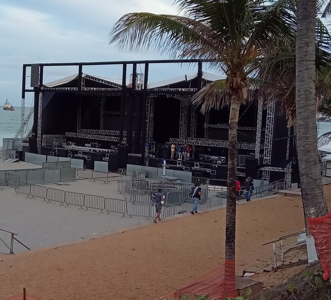 Palco Para A Festa De R Veillon Montado Na Praia De Ponta Negra Veja