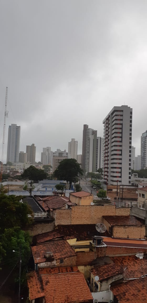Chuvas em Natal devem continuar nas próximas horas com forte intensidade ao longo do dia, diz meteorologista