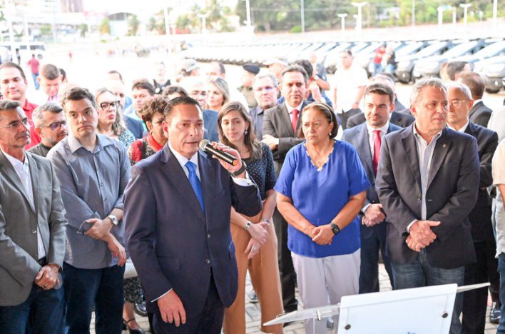 Deputados estaduais acompanham entrega de 150 viaturas para área de segurança