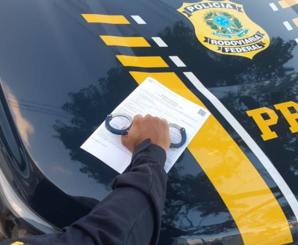 PRF em apoio a Polícia Federal prende traficante internacional de drogas em São José do Mipibu