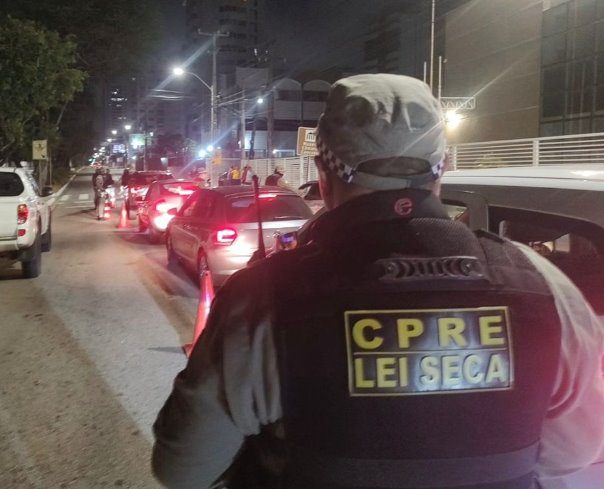 Policiais rodoviários estaduais prendem motoristas embriagados na zona Leste de Natal