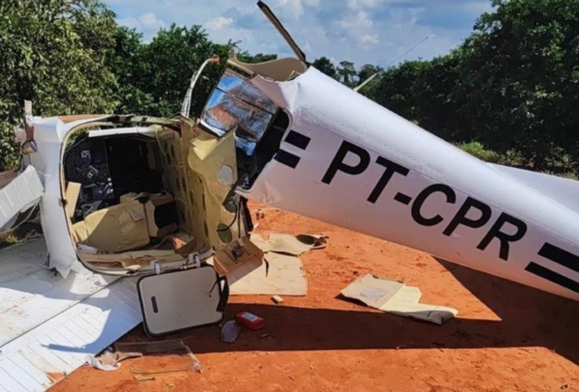 Imagem do Dia: Avião parte ao meio após pouso forçado no interior de SP