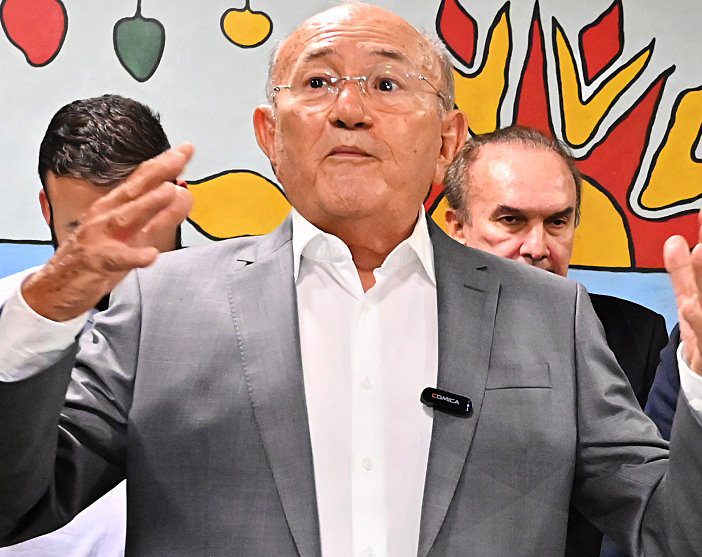 O Papa: Deputado retorna a Assembleia Legislativa para cumprir o seu 10º mandato