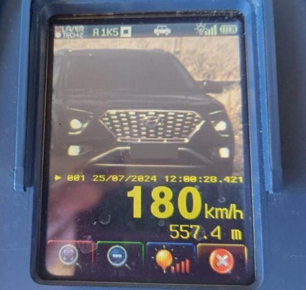 PRF flagra carro de luxo a mais de 200 km/h no RN