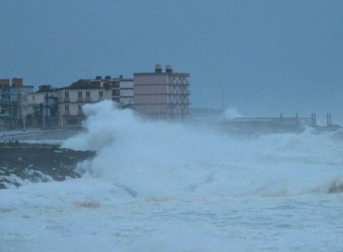 Internacional: Furacão Oscar chega a Cuba com ventos de 120km/h
