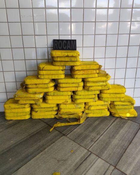 Policiais da ROCAM apreendem cerca de 50 Kg de Crack na vila de Ponta Negra em Natal