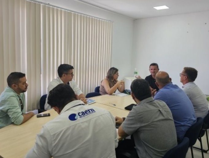 Reunião entre Semurb e Caern trata sobre o lançamento de esgoto na Praia de Ponta Negra