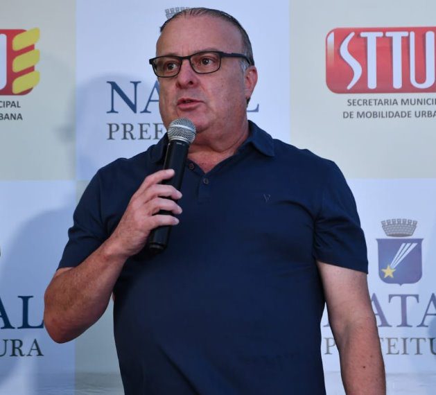 Prefeito entrega novo terminal de ônibus aos moradores do Nova Natal