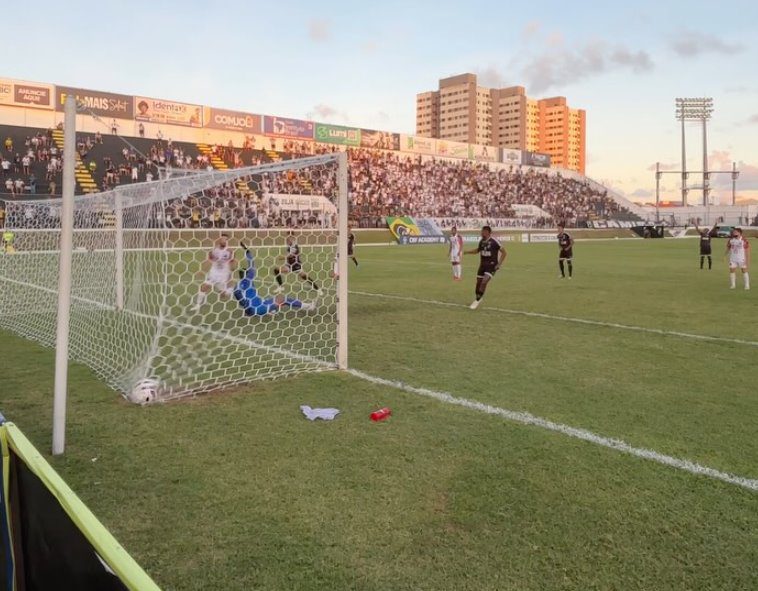 ABC perde invencibilidade jogando em casa e pode dormir na zona de rebaixamento ao fim da rodada