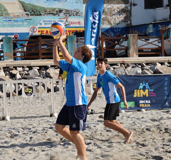 Primeiro evento educativo na faixa de areia ampliada de Ponta Negra reúne alunos em atividades esportivas