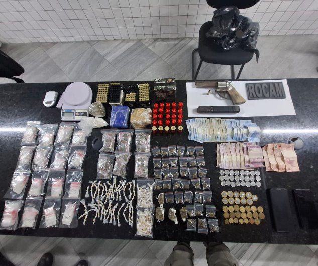 Ação rápida: Policiais da ROCAM prendem dupla com drogas, munições e arma artesanal na Zona Oeste de Natal