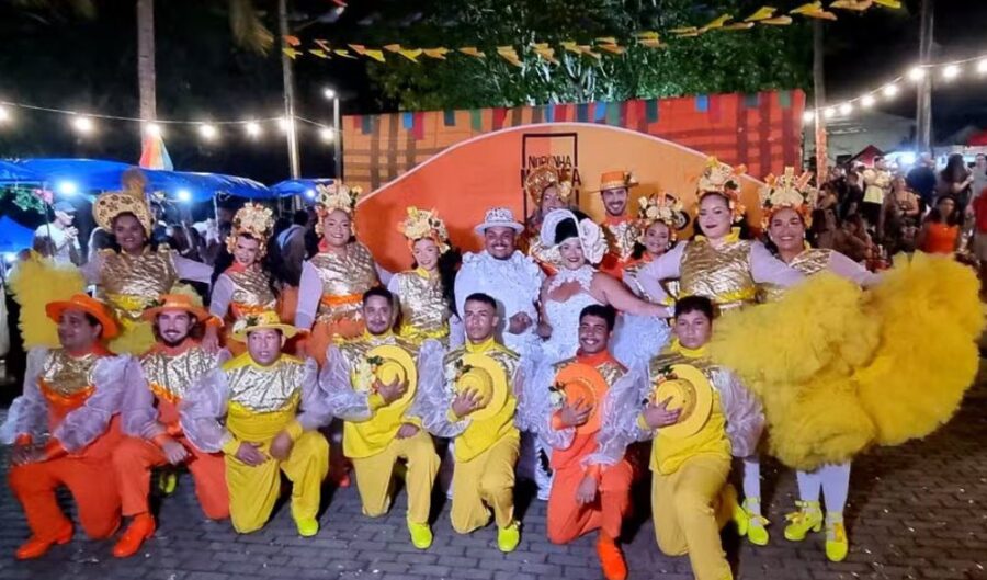 Navio de carga que afundou no litoral do RN tinha todo o figurino de quadrilha junina de Fernando de Noronha