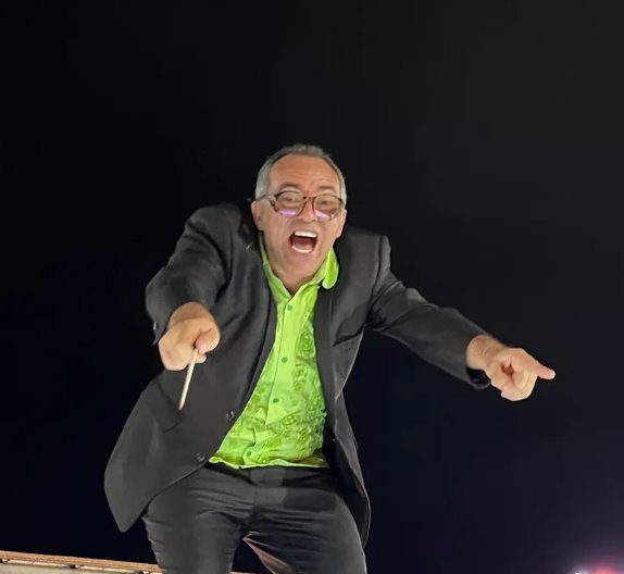 Noite de sonhos: orquestra de Mozart Vieira se apresenta em Caruaru com ação inédita da Ademicon