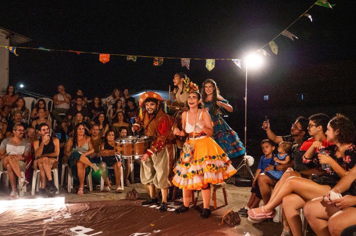 1º Arraiá do Rebuliço mistura teatro, música e tradição nordestina em Natal