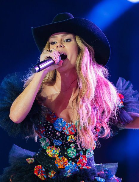 Mariana Fagundes brilha no São João 2025 com shows e encontros memoráveis: “A gente trabalha muito, mas se diverte”