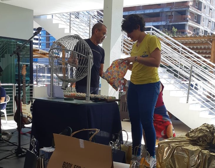 Tradicional Dia dos Pais da AABB teve show musical, bingo e sorteio de brindes